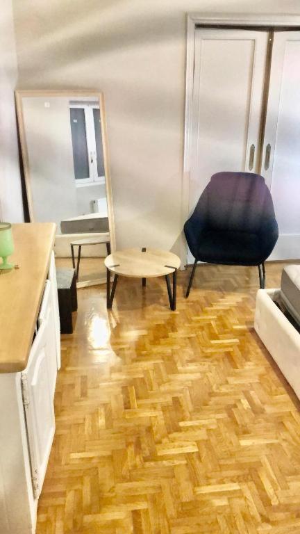 Economy Shared Apartment B In Central アテネ エクステリア 写真