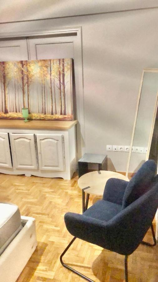 Economy Shared Apartment B In Central アテネ エクステリア 写真
