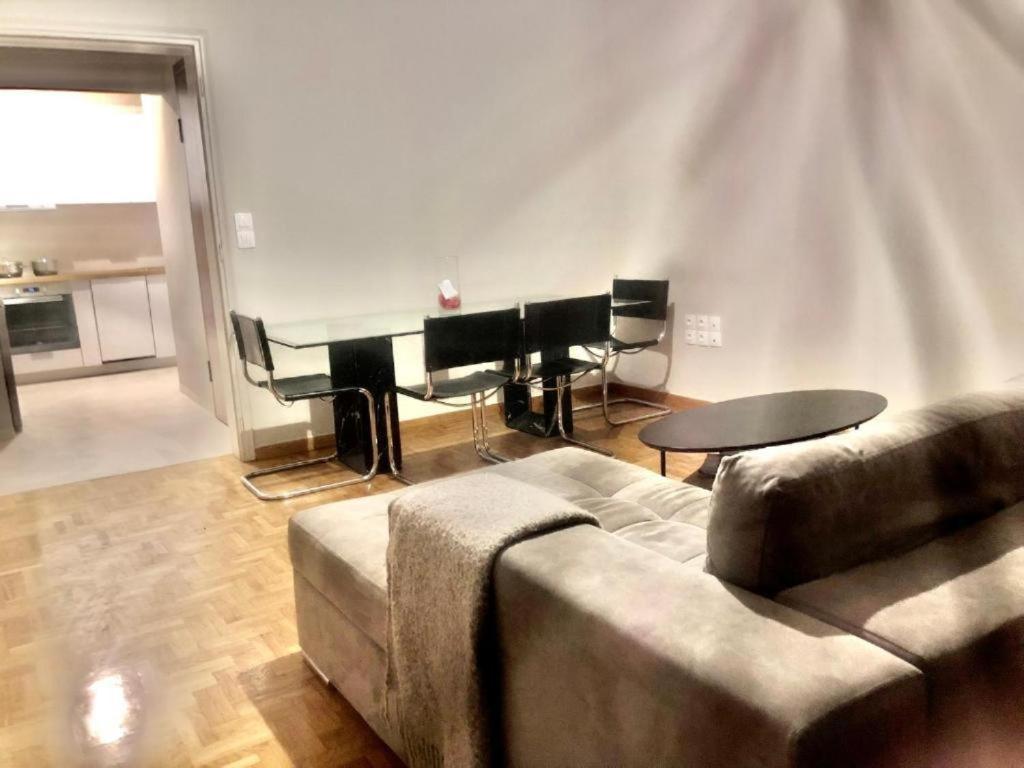 Economy Shared Apartment B In Central アテネ エクステリア 写真